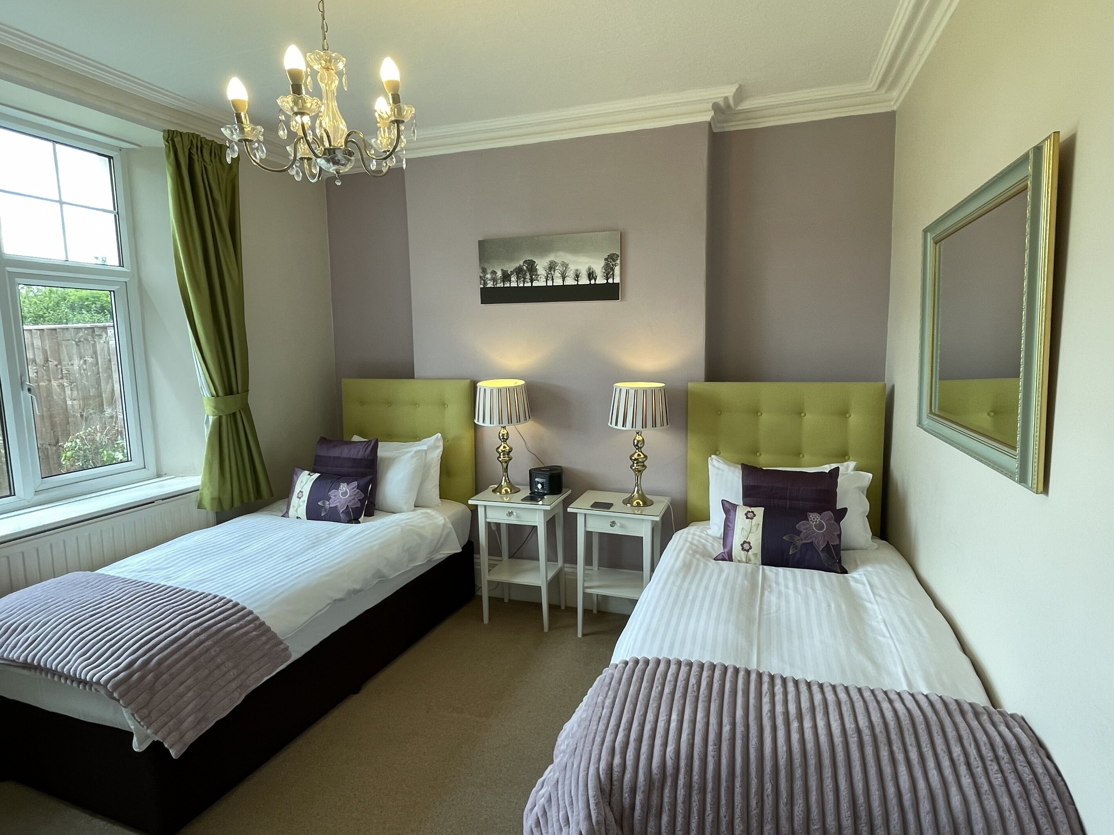 Phòng đôi hoặc 2 giường đơn, tầng trệt (Superking/Twin Suite Dog Friendly)