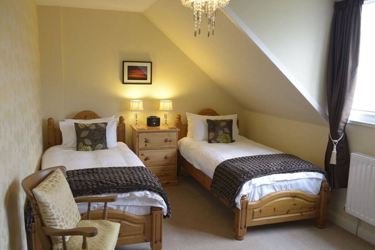 WiFi (free), bed sheets