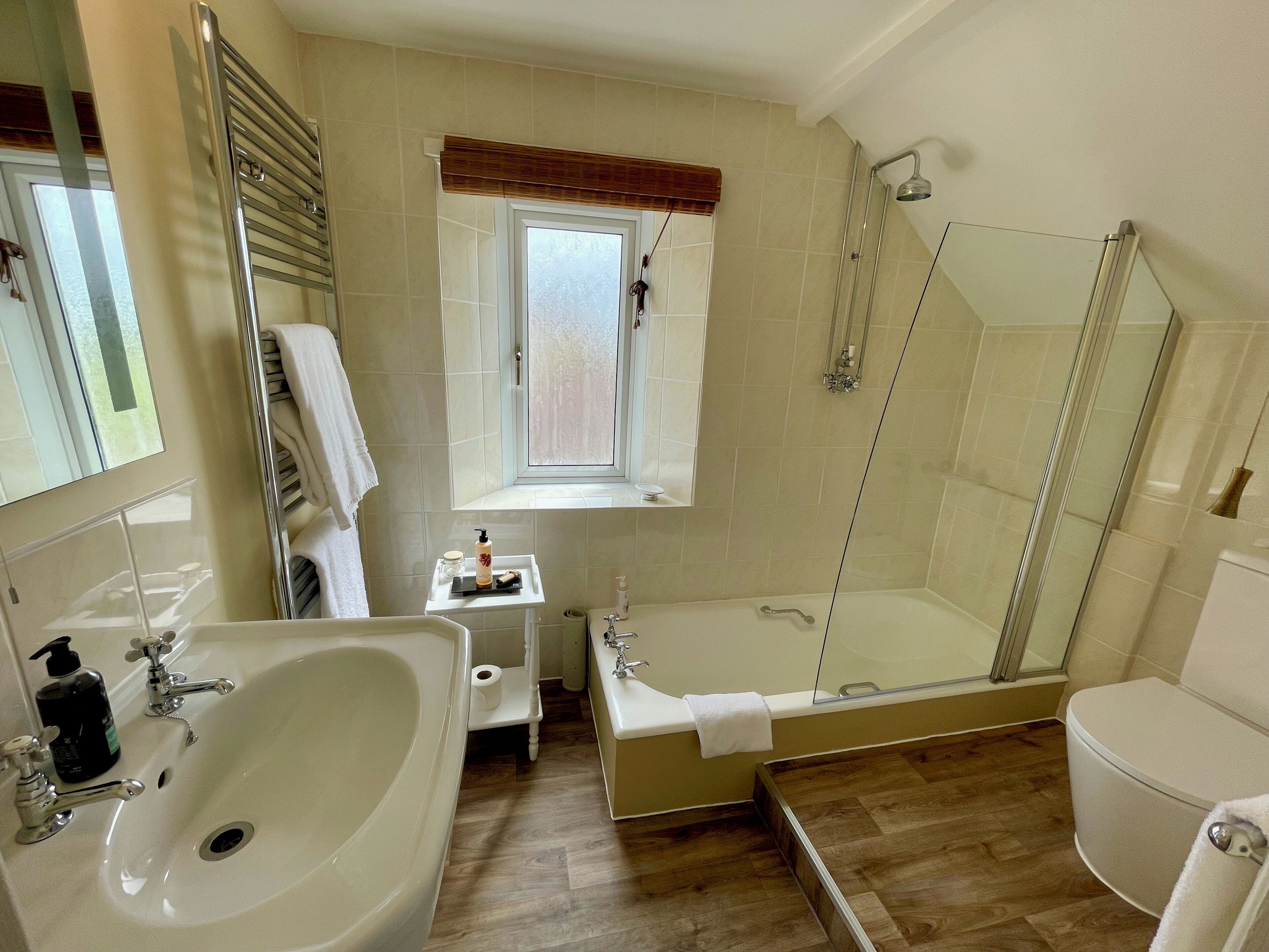 Standard Double Room (First Floor Standard Double) | Bathroom