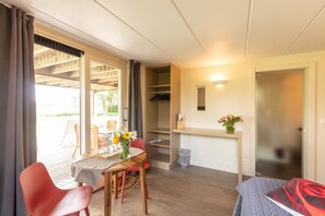 Habitación Confort | Minibar, escritorio, espacio para trabajar con laptop y wifi gratis 