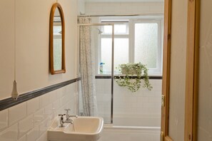 Standard Apartment, 1 Bedroom | Bathroom