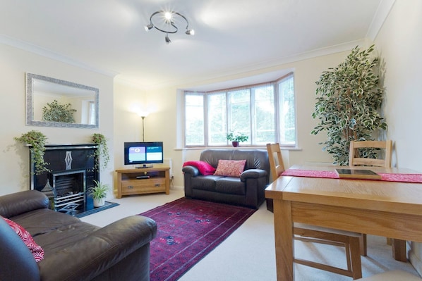 Standard Apartment, 1 Bedroom | Living room | 32-inch flat-screen TV with digital channels, LCD TV, DVD player