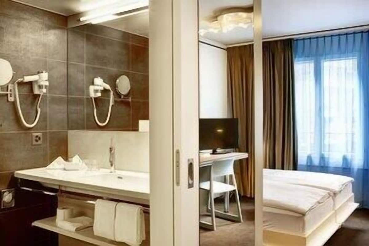 Ropa de cama hipoalergénica y minibar