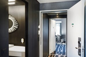 家庭套房 | 1 間睡房、防敏寢具、迷你吧、房內夾萬