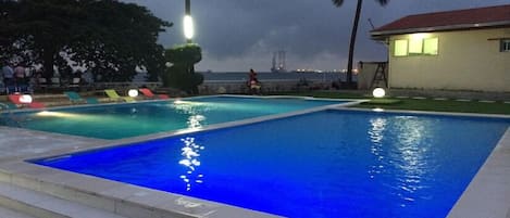 2 piscinas al aire libre