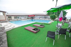 Desayuno continental diario (EUR 6 por persona)