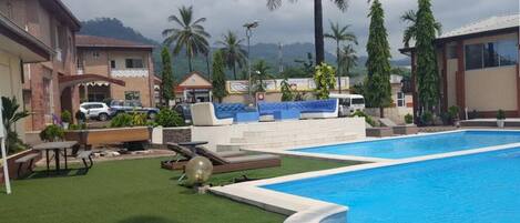 2 utendørsbassenger