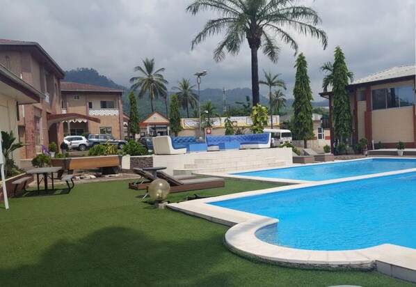 2 piscinas al aire libre