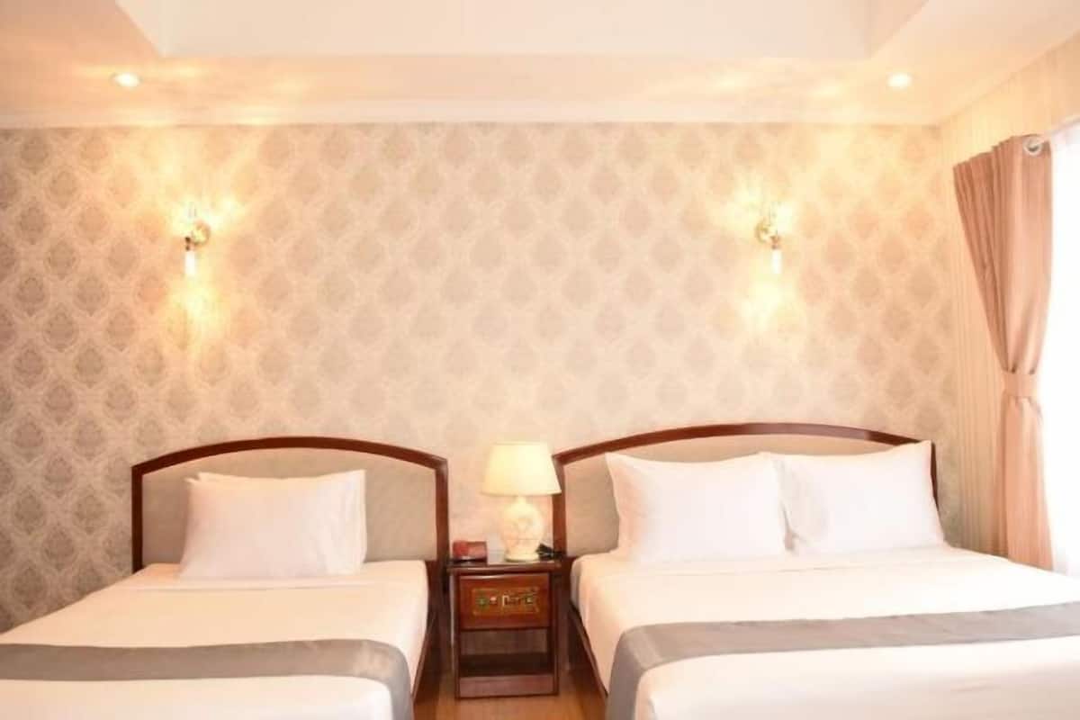 Minibar, coffres-forts dans les chambres, bureau, rideaux occultants