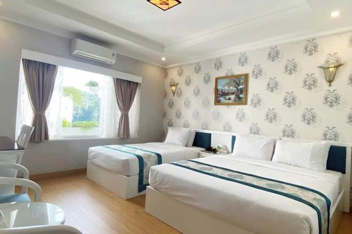 Minibar, in-room safe, desk, laptop workspace