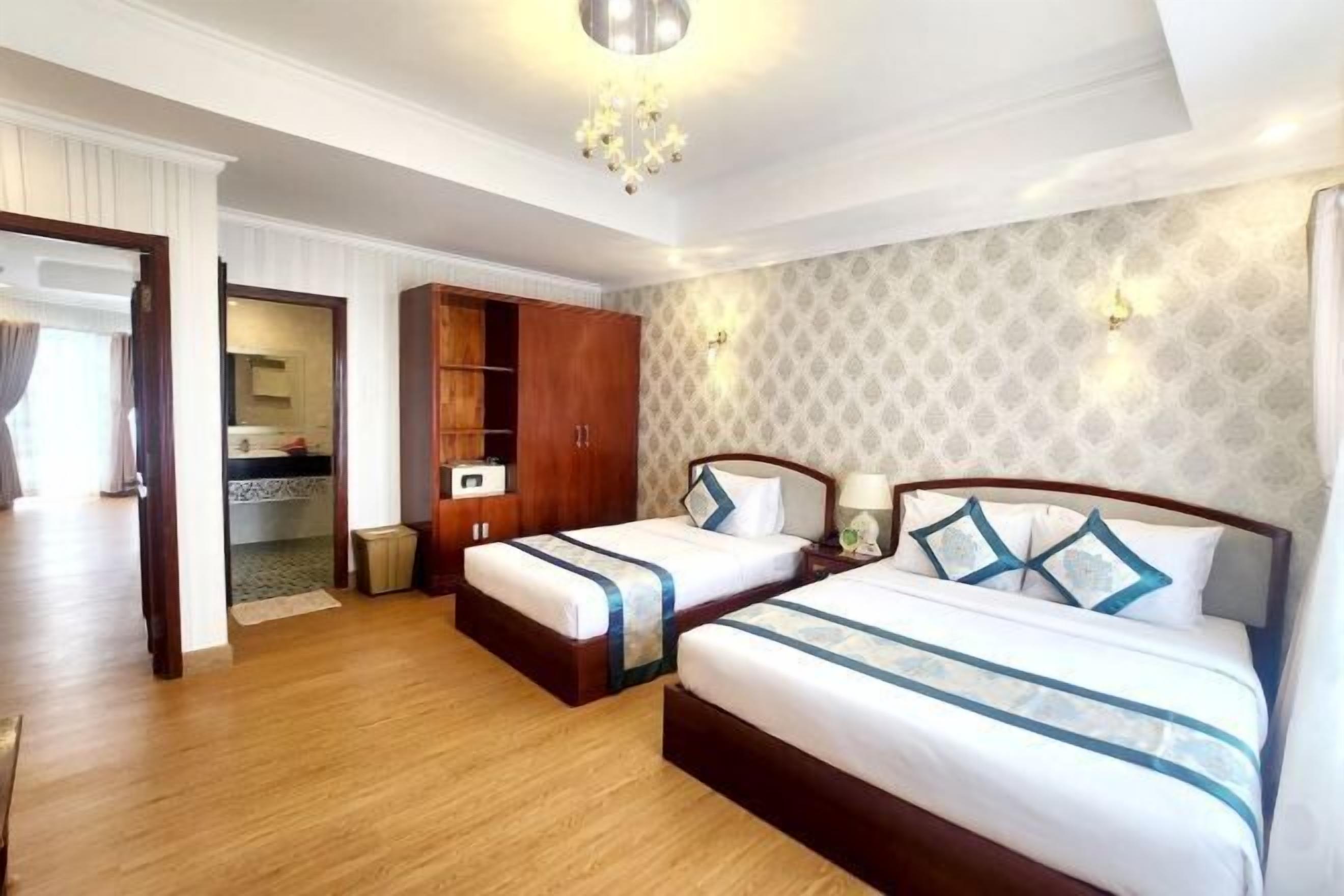 Minibar, in-room safe, desk, blackout curtains