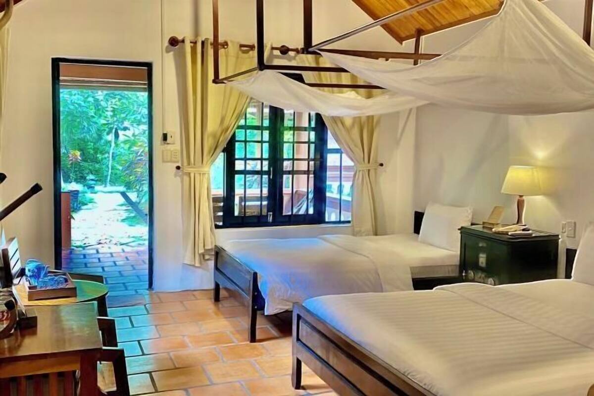 Frigobar, cofres nos quartos, Wi-Fi de cortesia, roupa de cama