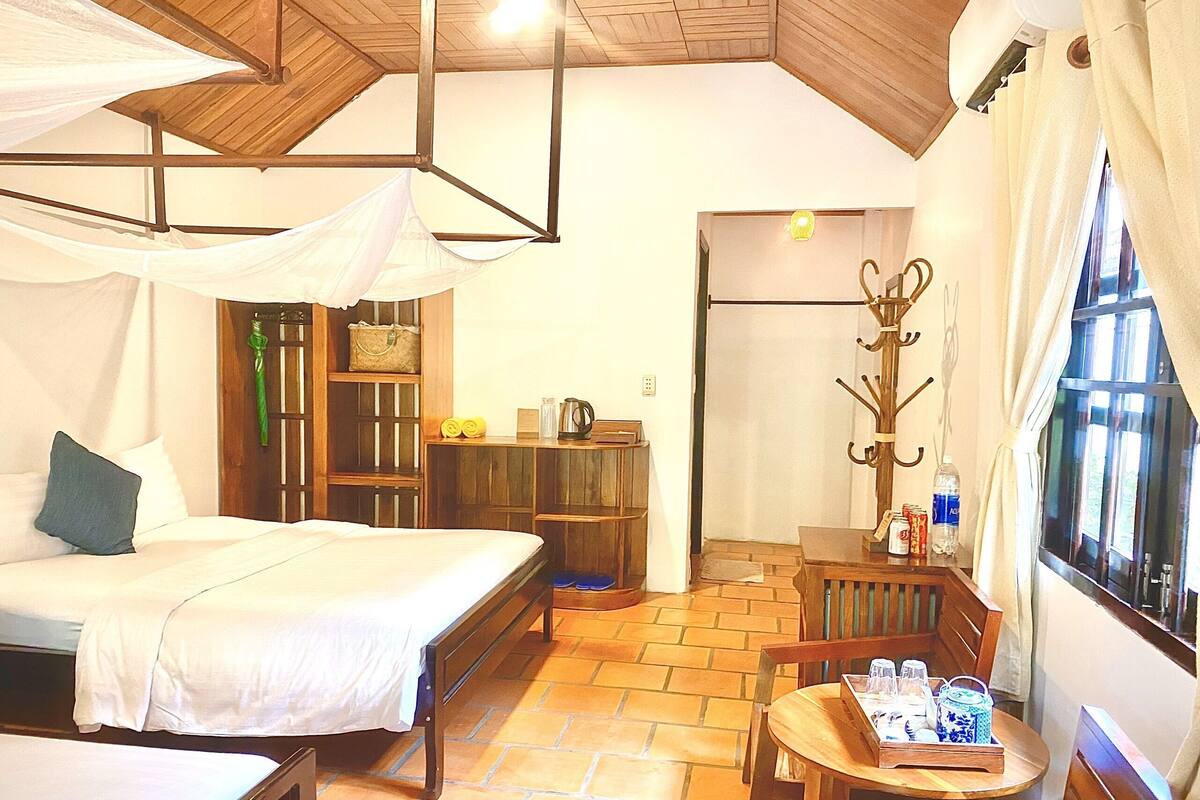 Bungalow, Garden View | Minibar, in-room safe, free WiFi, bed sheets