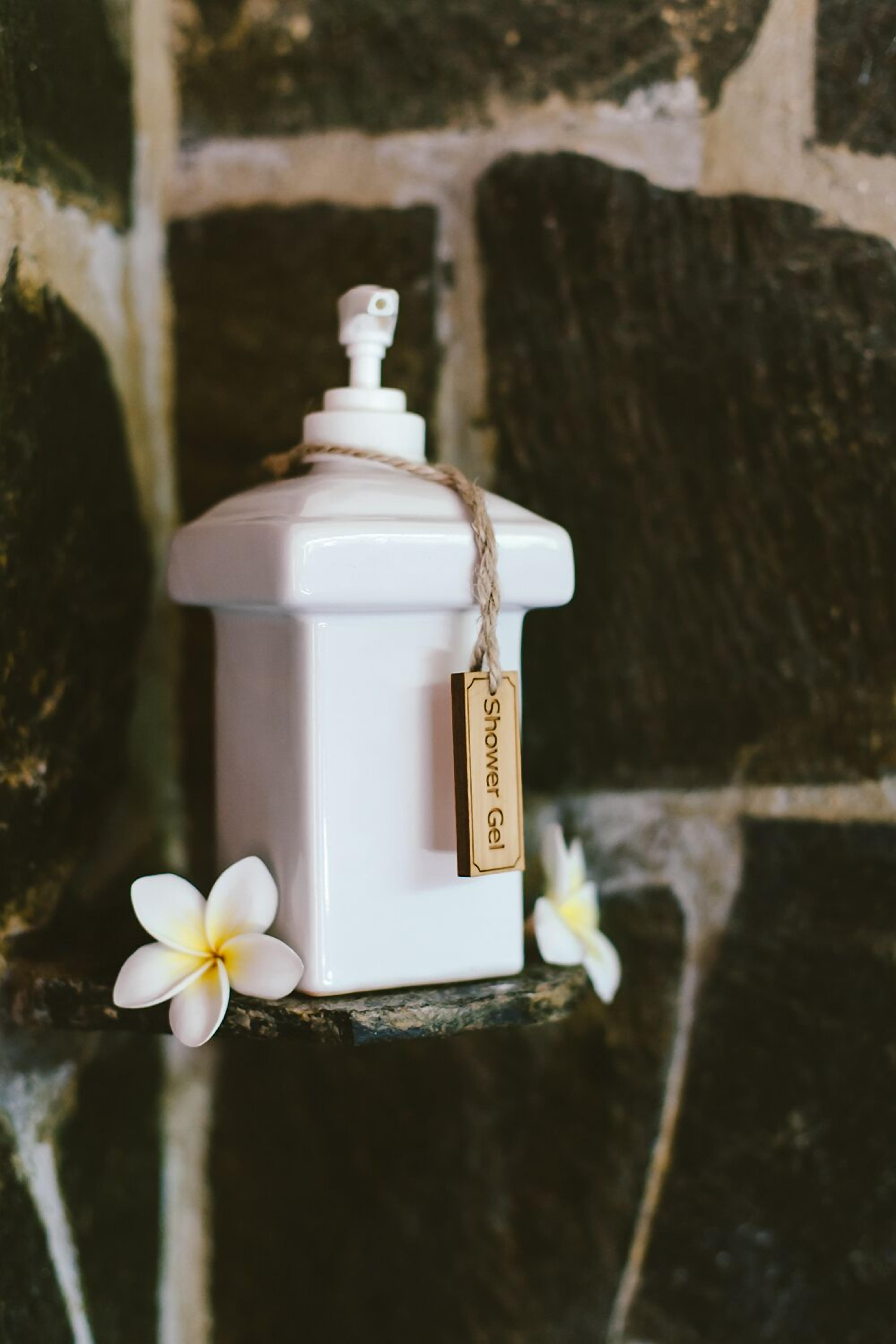 superior bungalow, garden view | bathroom | shower, free toiletries, hair dryer, slippers