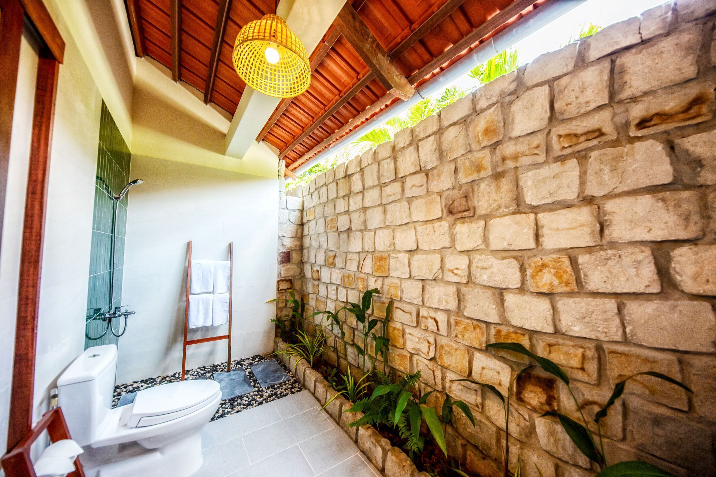 dreamer bungalow, garden view | bathroom | shower, free toiletries, hair dryer, slippers