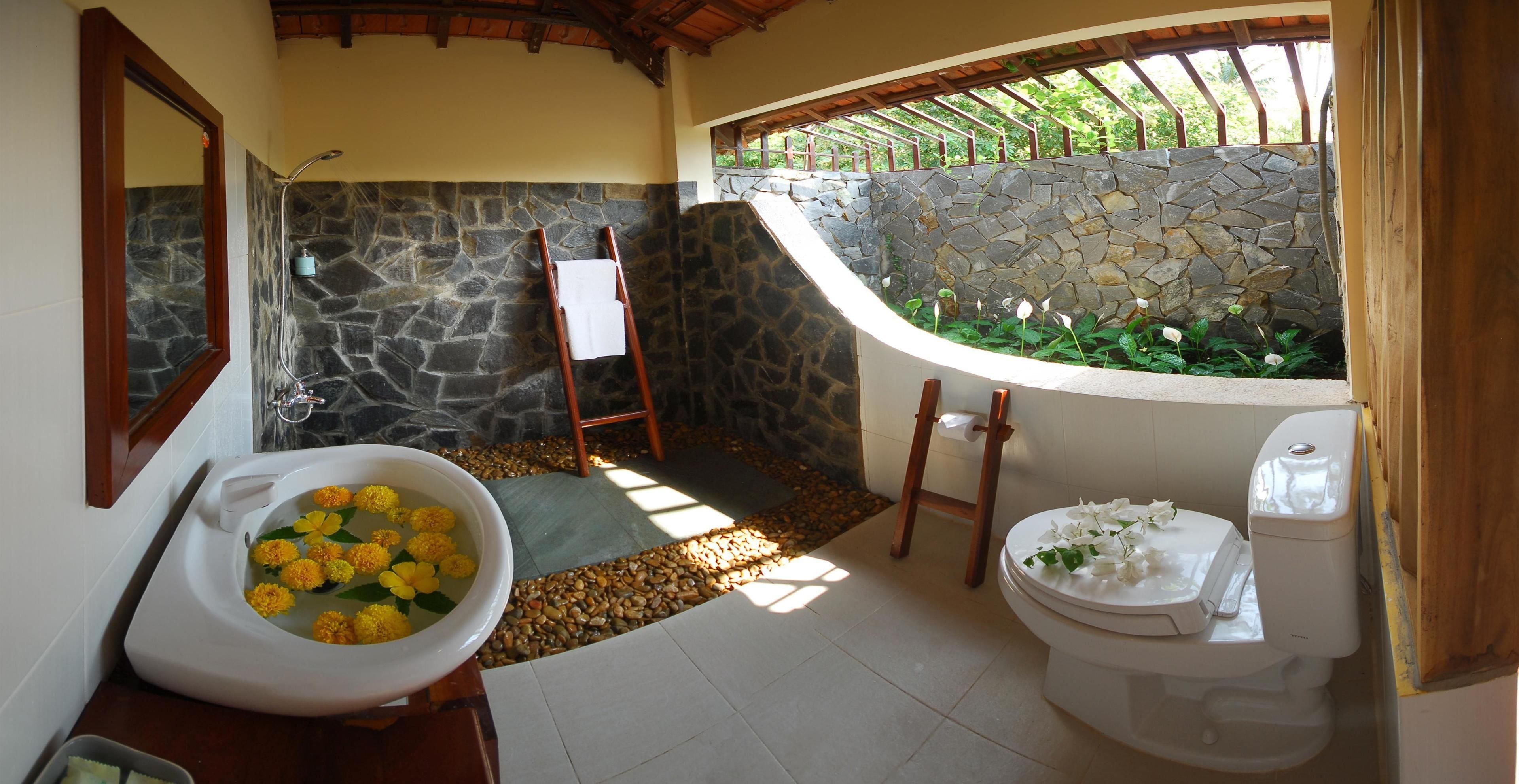 shower, free toiletries, hair dryer, slippers