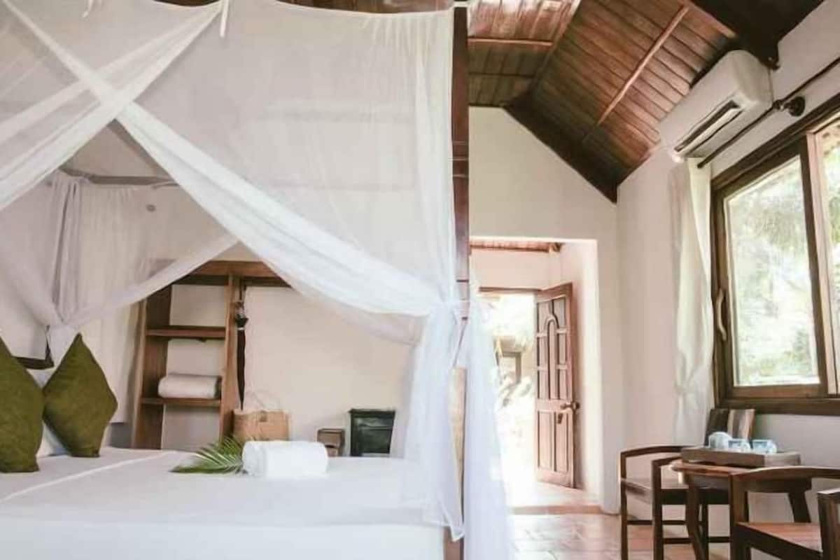 Minibar, in-room safe, free WiFi, bed sheets