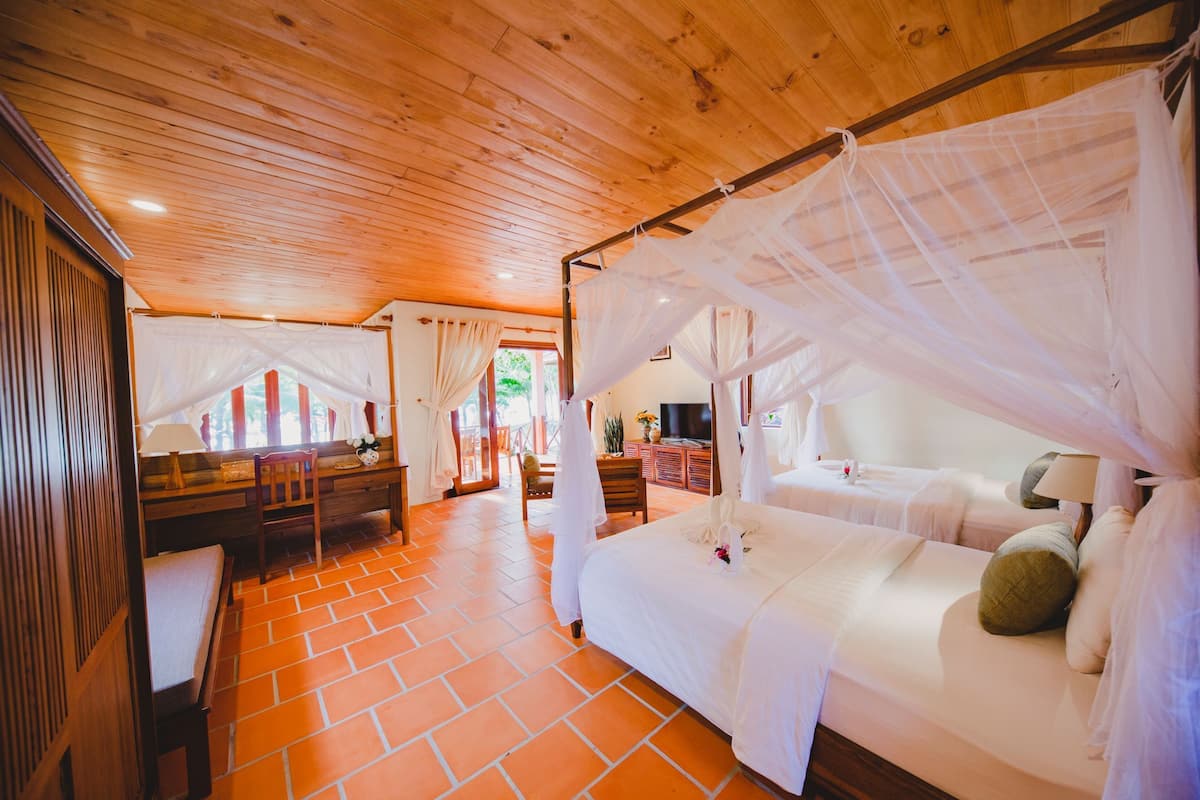 Panorama Family Bungalow with Sea View | Minibar, in-room safe, free WiFi, bed sheets