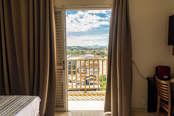 Premium Room | Minibar, in-room safe, individually decorated, individually furnished