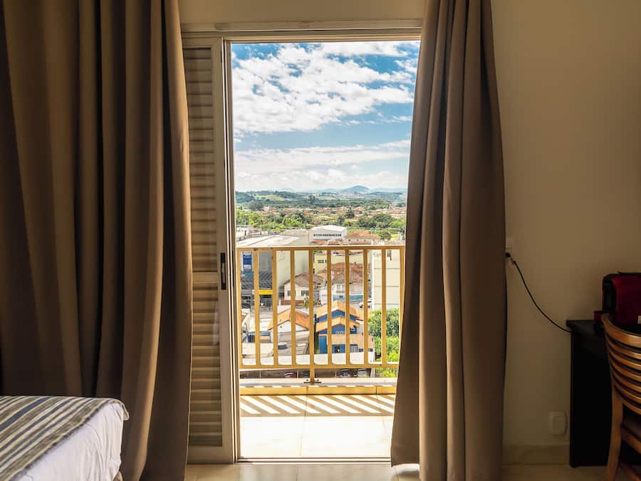 Minibar, coffres-forts dans les chambres, décoration personnalisée