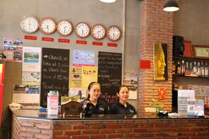 Lobby - Hometown Hotel (Phnom Penh)