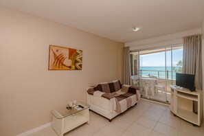 Luxury Apartment, Sea View | Living room | Flat-screen TV - Apart Hotel Vespucci Residence (Natal)