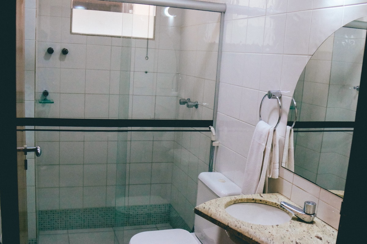 shower, free toiletries, towels