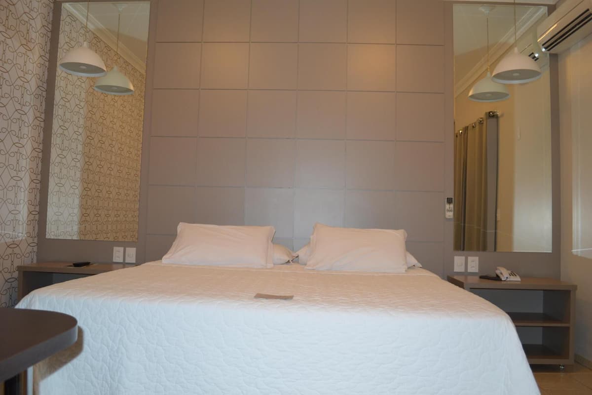 Minibar, soundproofing, free WiFi, bed sheets