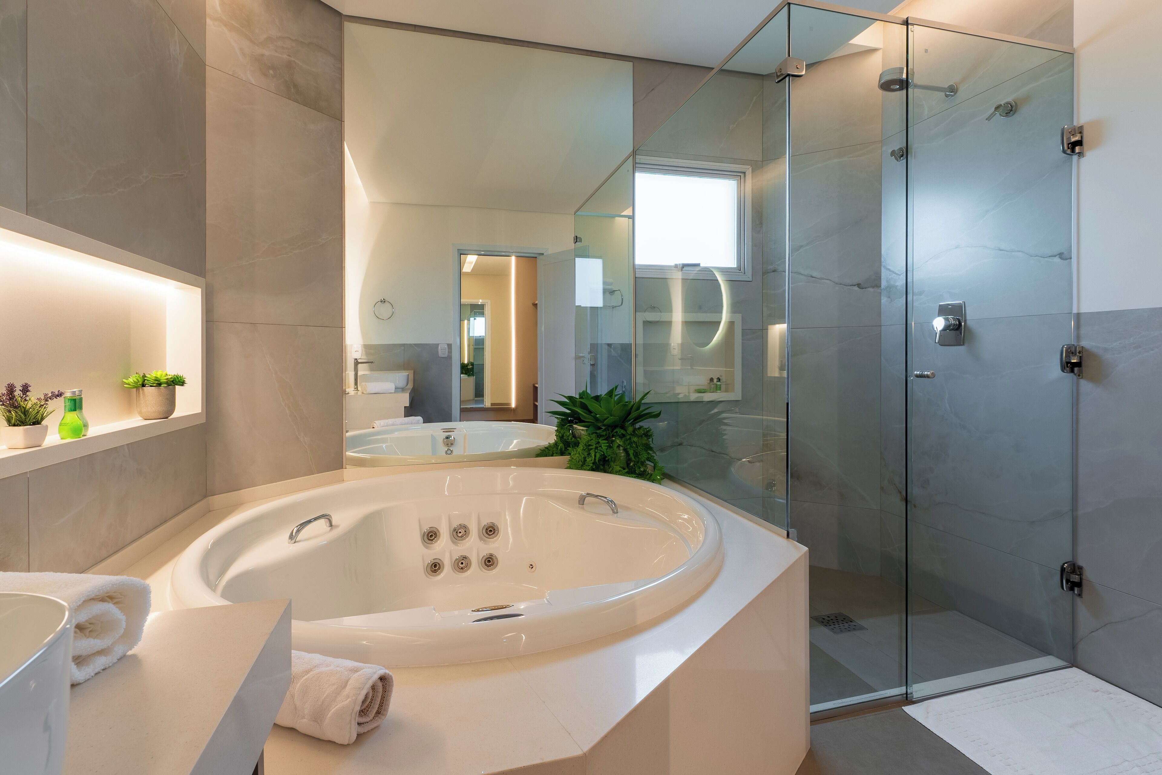 Superior-Suite, 1 King-Bett, Whirlpool