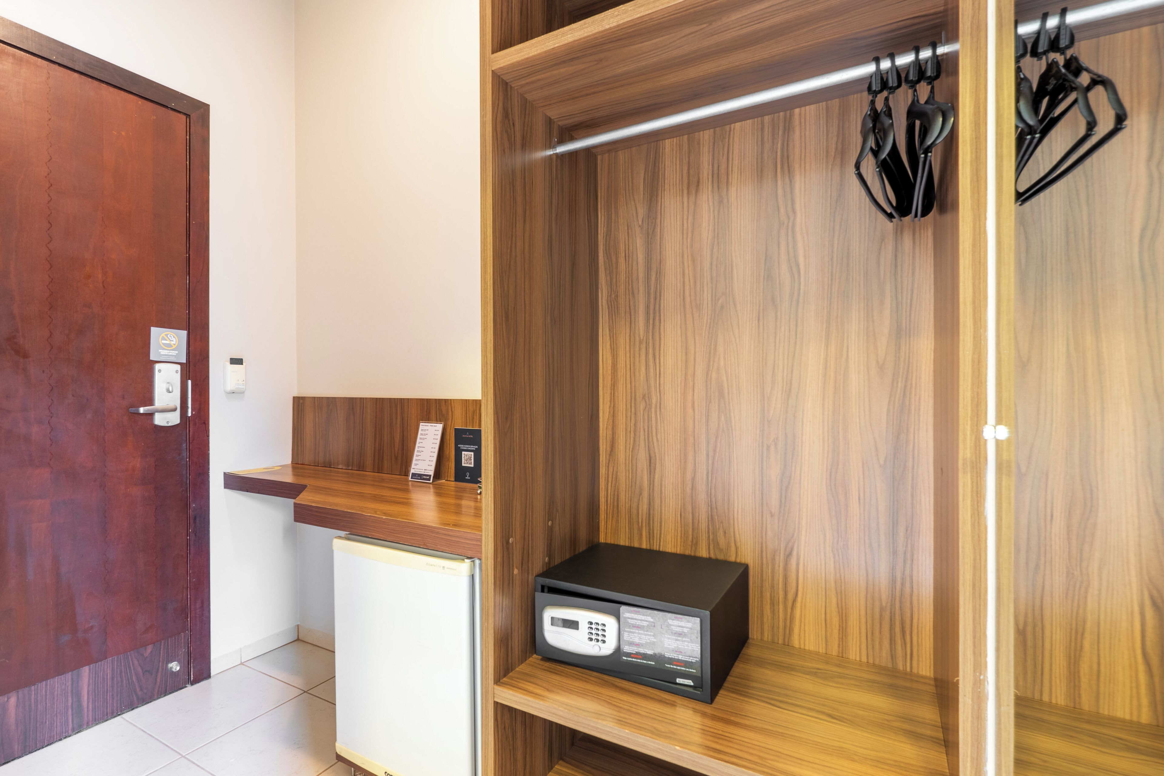 standard double room, 1 queen bed | 1 bedroom, minibar, soundproofing, free wifi