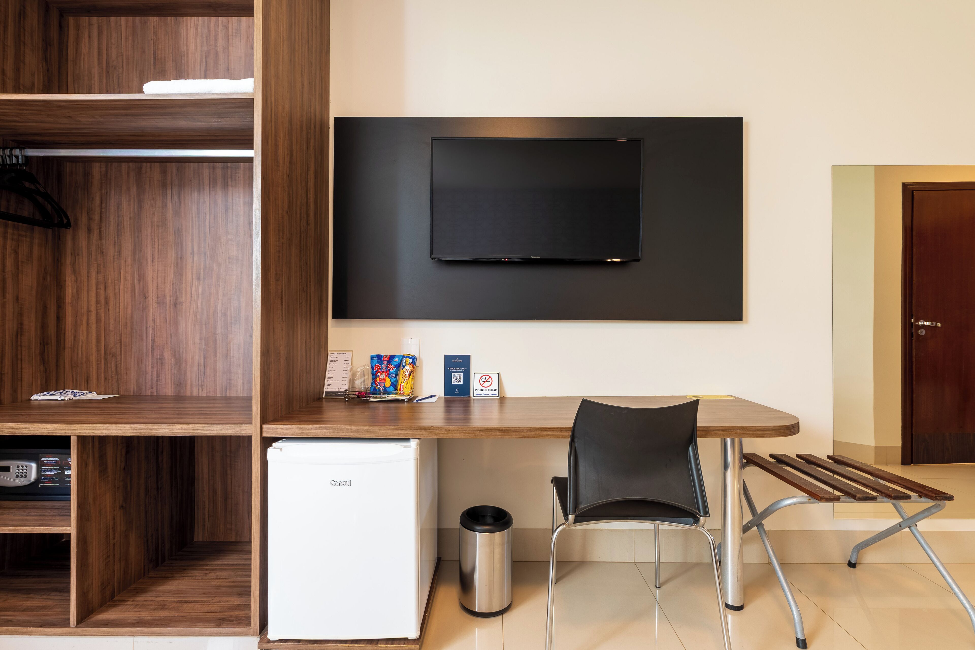 deluxe room, accessible | 1 bedroom, minibar, soundproofing, free wifi