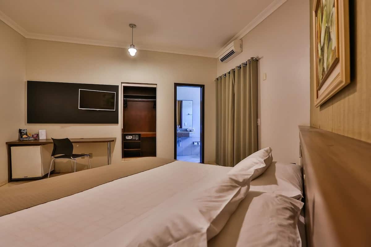 Minibar, soundproofing, free WiFi, bed sheets