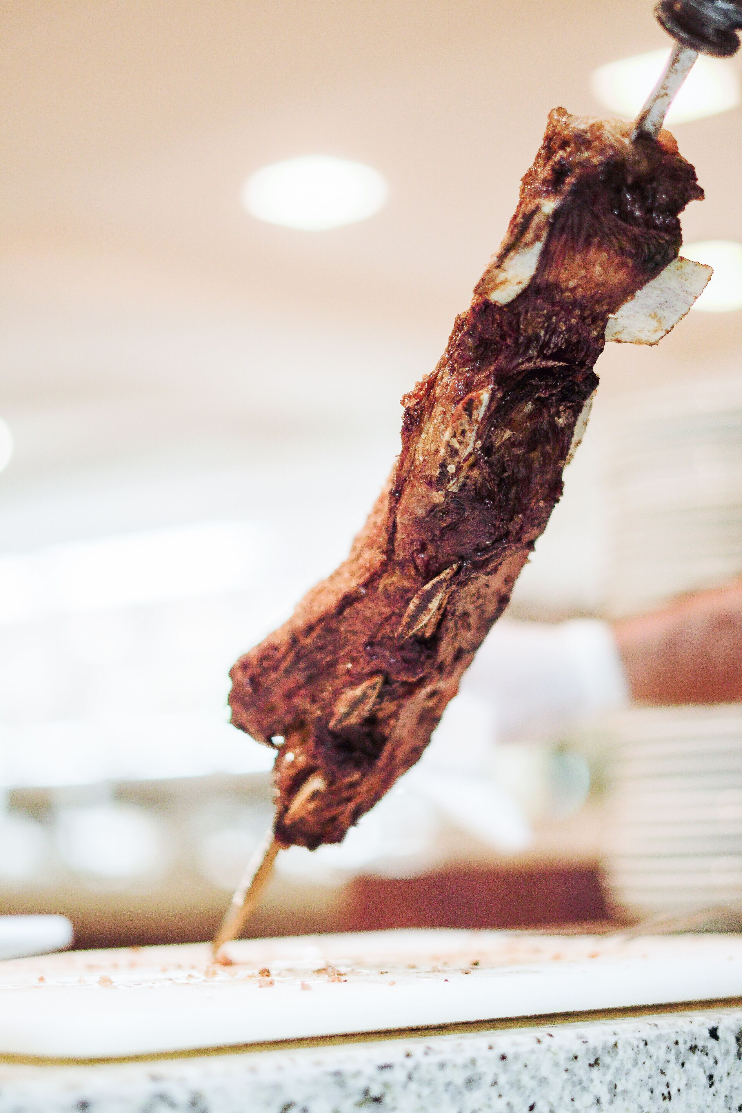 Carne assada na grelha.
