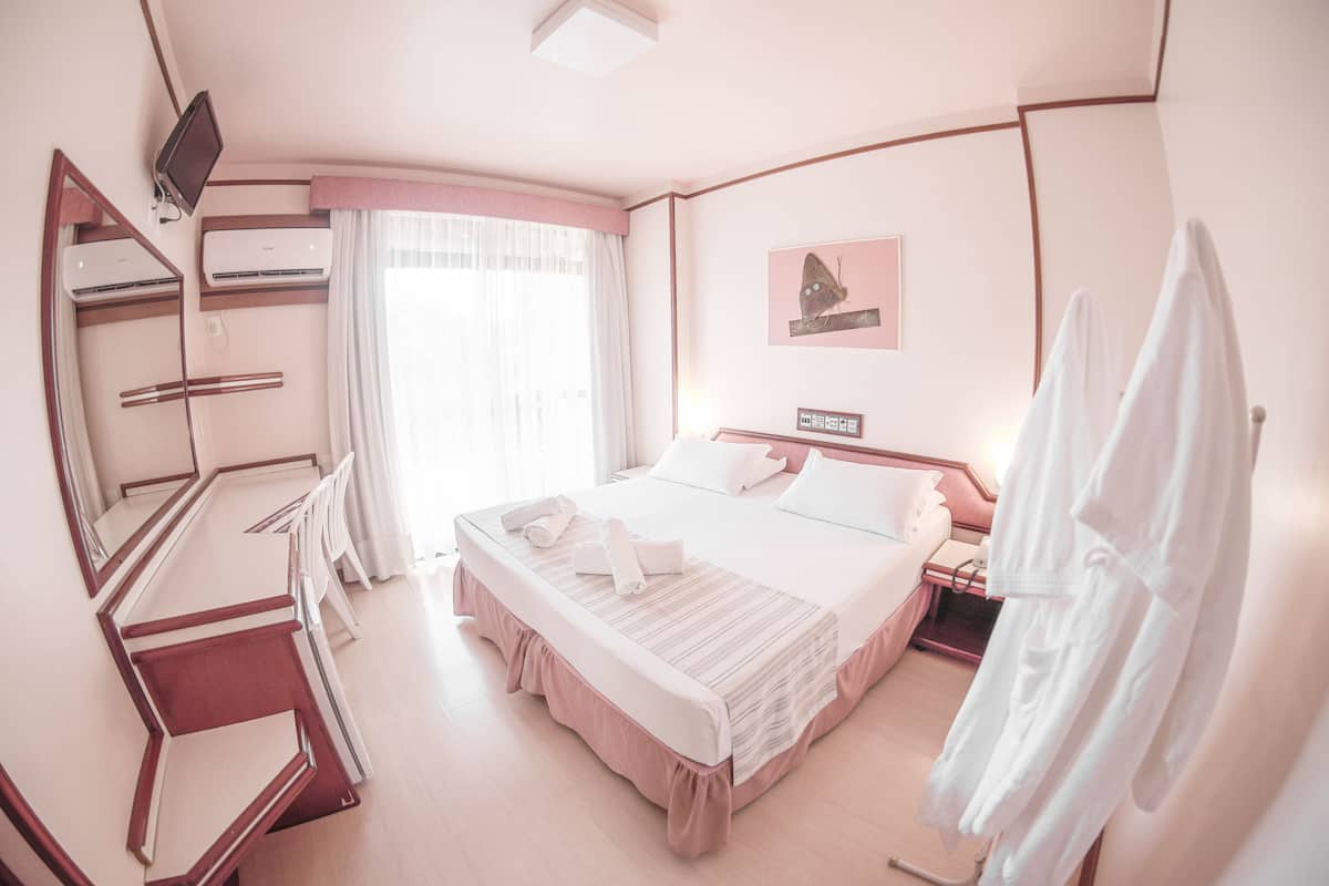 1 Schlafzimmer, Minibar, Schreibtisch, Verdunkelungsvorhänge