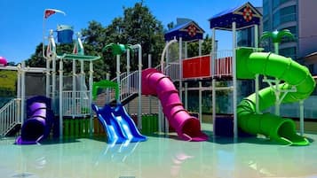 Zona de juegos infantil al aire libre