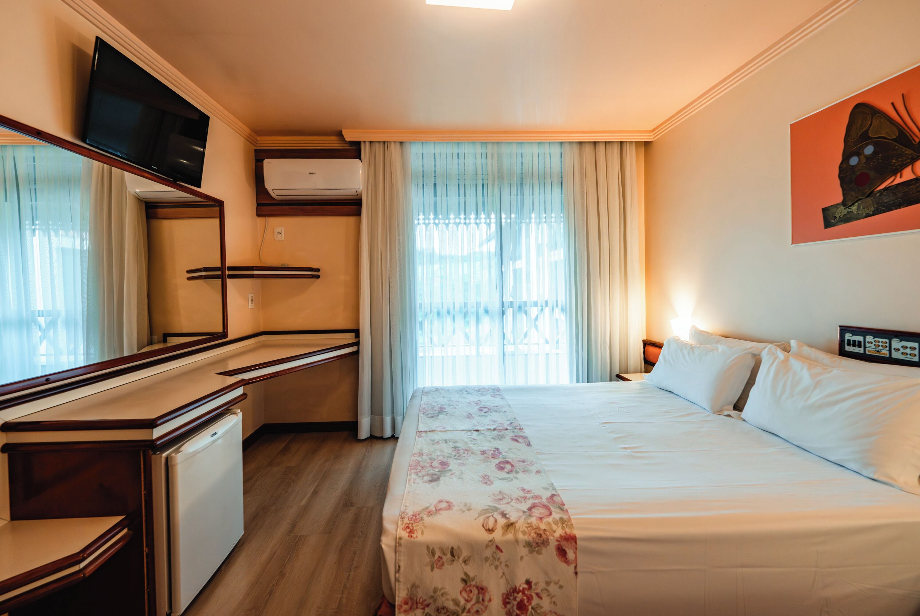 deluxe apartment | 1 bedroom, minibar, desk, blackout curtains