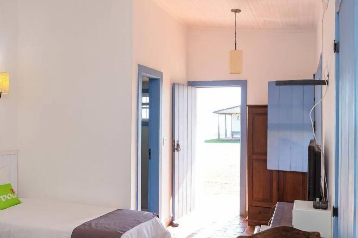 Frigobar, cofres nos quartos, escrivaninha, Wi-Fi de cortesia