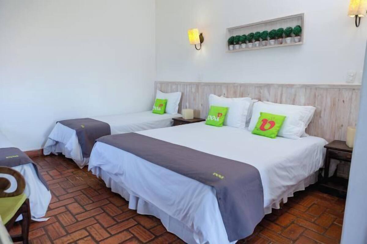 Frigobar, cofres nos quartos, escrivaninha, Wi-Fi de cortesia