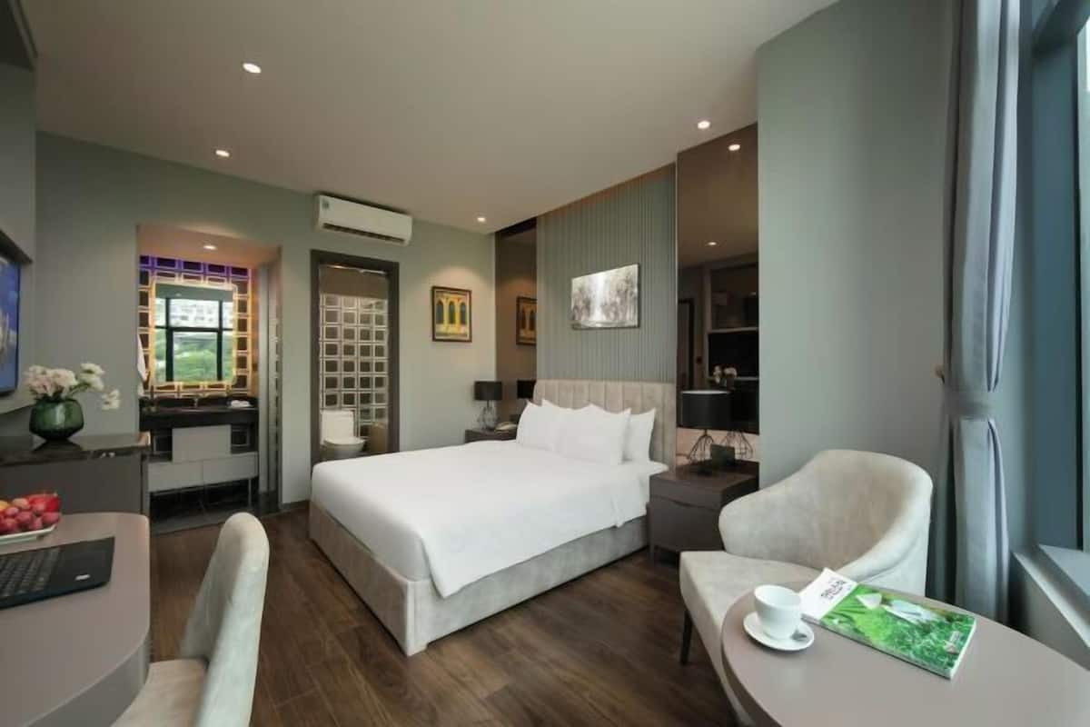 Minibar (some free items), in-room safe, desk, blackout drapes