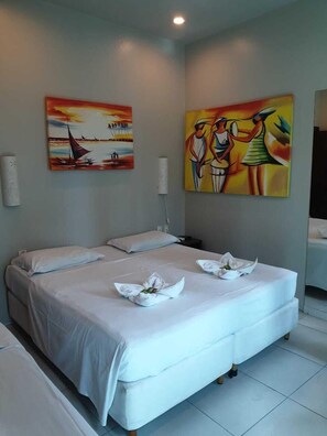 Triple Room | Minibar, in-room safe, desk, free WiFi