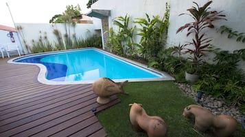 Piscina all'aperto, con ingresso dalle 09:00 alle 21:00, lettini