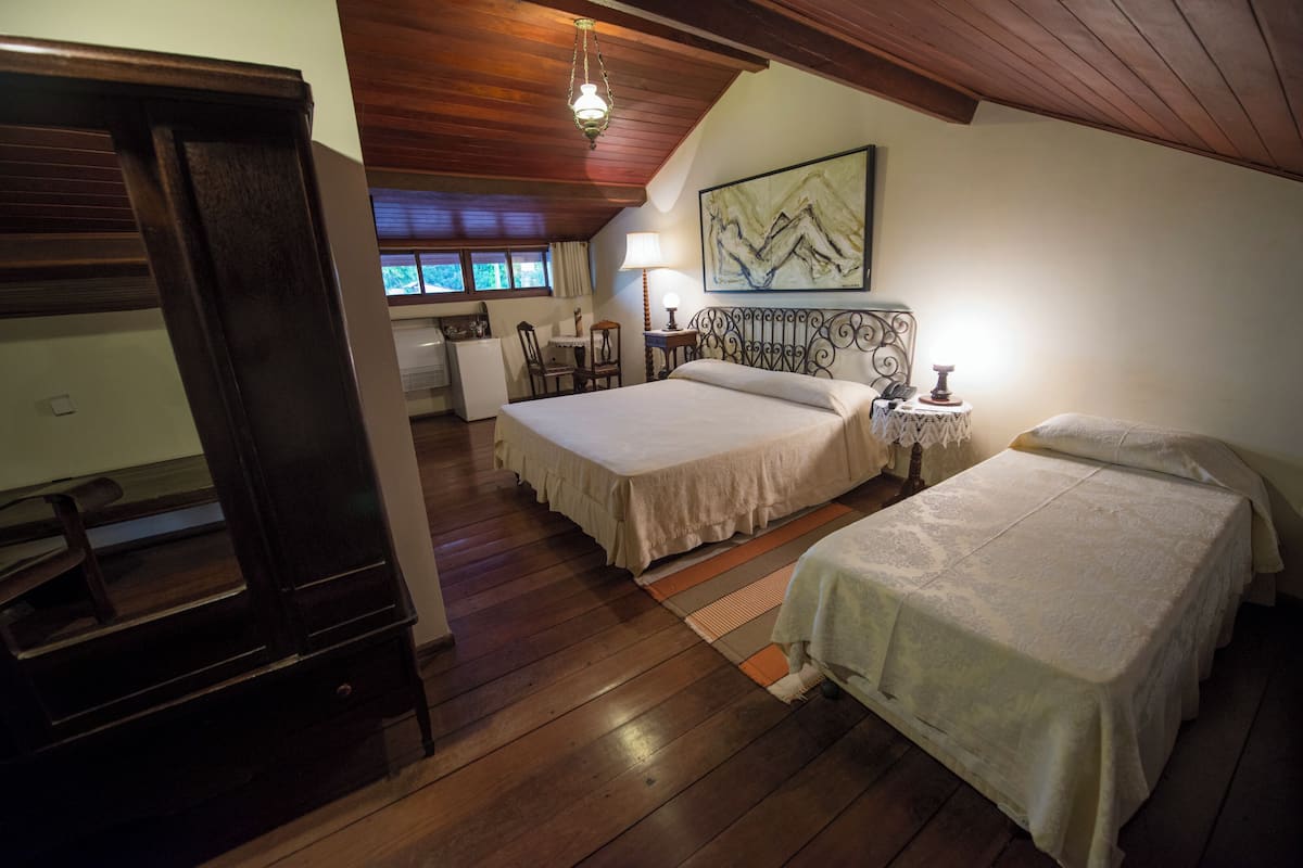 Chambre Luxe, 1 chambre, non-fumeurs, salle de bains privée | 1 chambre, minibar, coffres-forts dans les chambres
