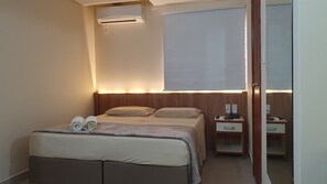 標準雙人或雙床房 | 迷你吧、客房內保險箱、遮光布/窗簾、隔音