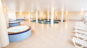 Indoor spa tub
