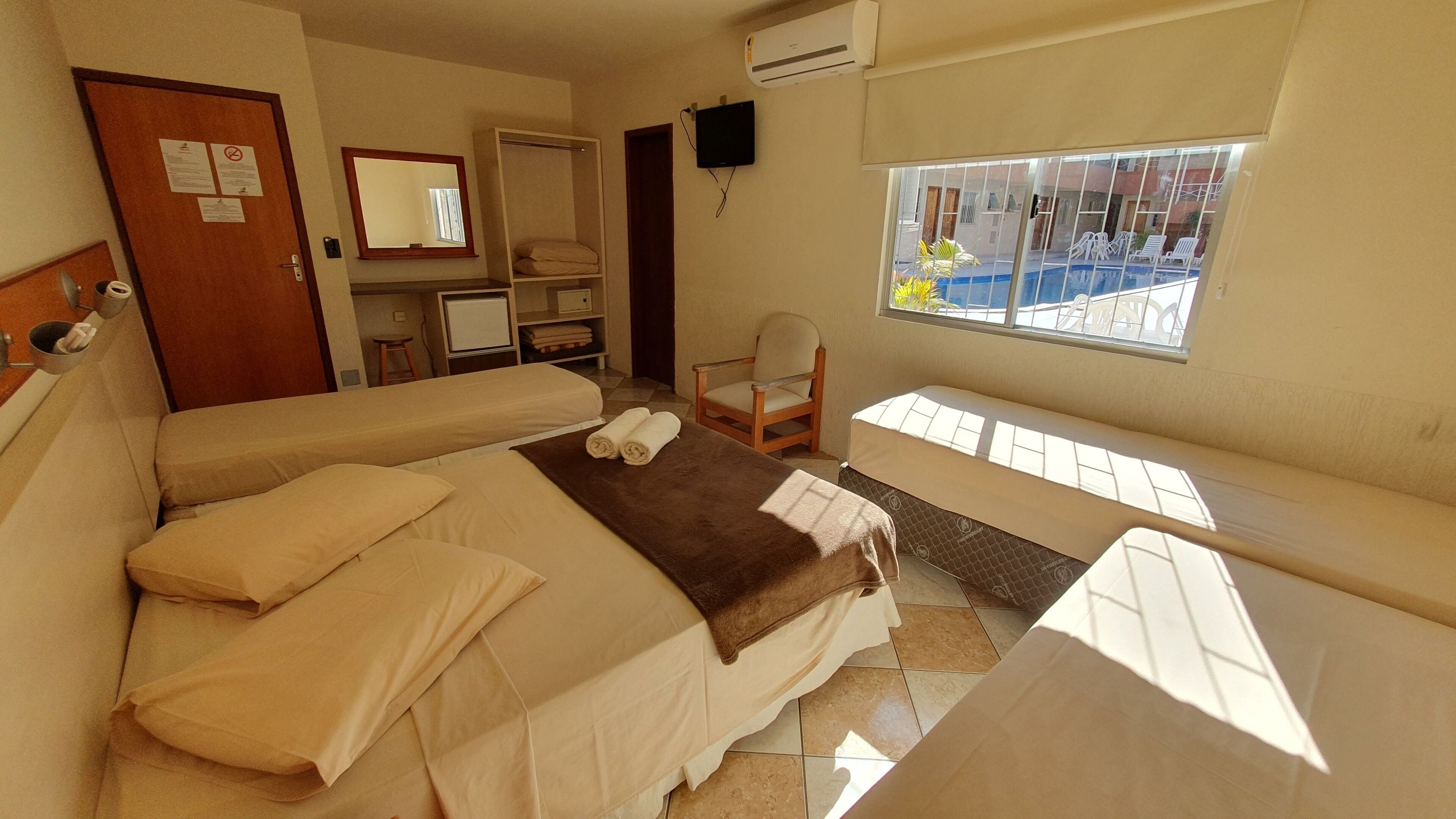 Economy Room | Minibar, in-room safe, blackout drapes, soundproofing