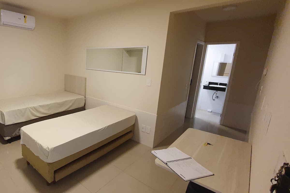 Minibar, Zimmersafe, Verdunkelungsvorhänge, schallisolierte Zimmer