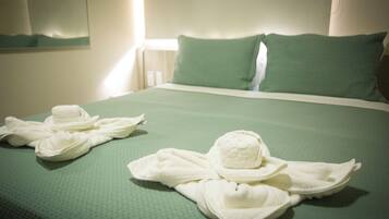 Standard Double or Twin Room | Minibar, in-room safe, blackout drapes, soundproofing
