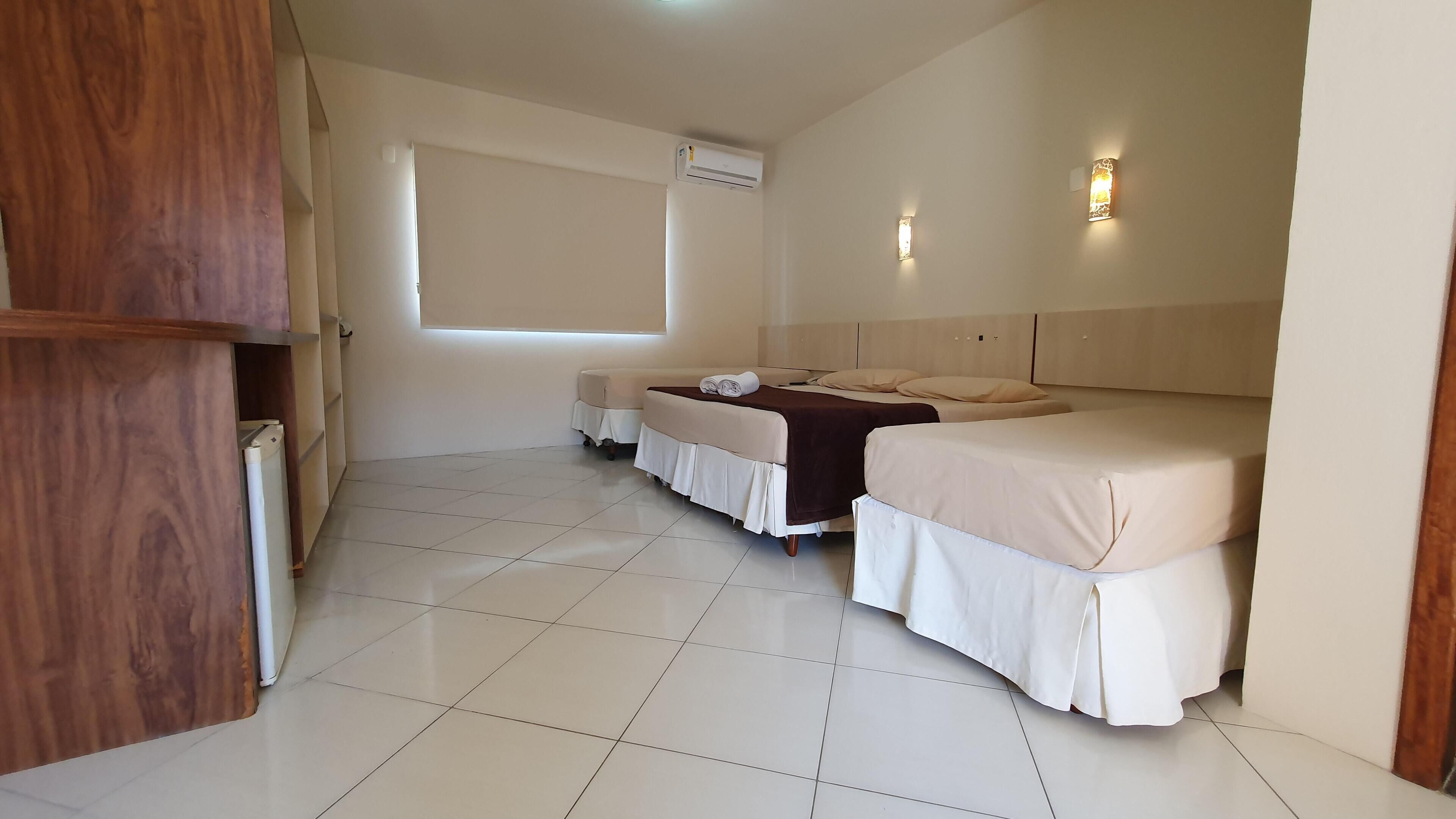 Minibar, pengeskab på værelset, mørklægningsgardiner, lydisolering