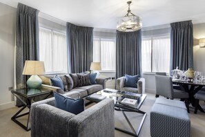 Apartment, 2 Bedrooms | Living area