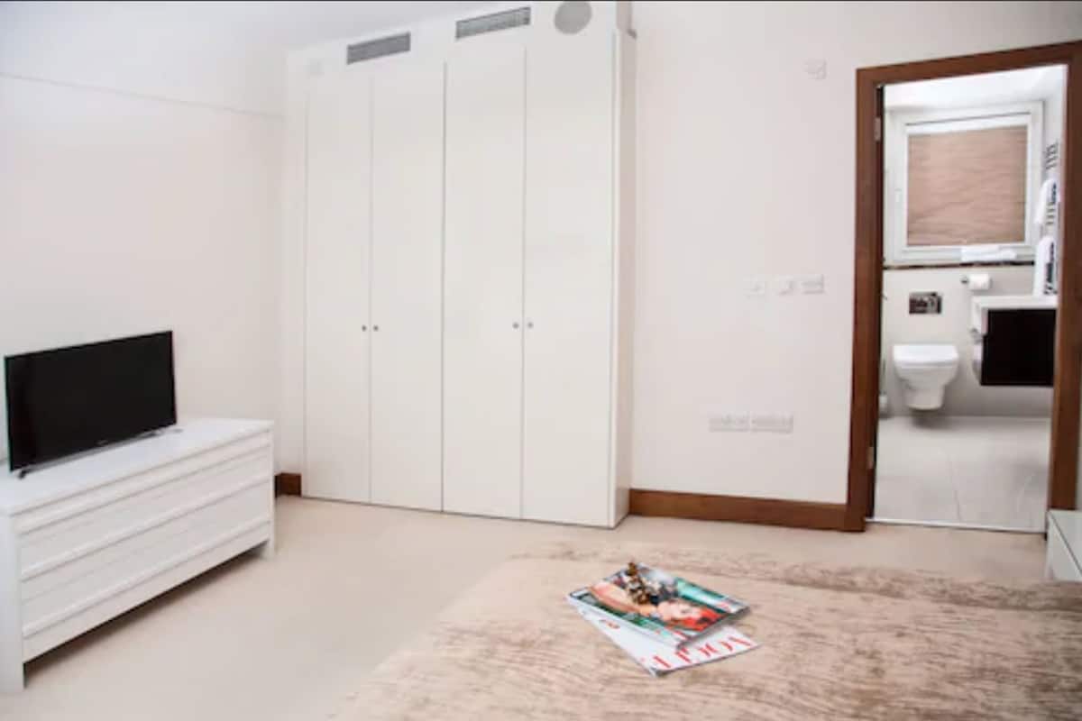 Apartment, 1 Bedroom, Garden View | In-room safe, desk, iron/ironing board, free cots/infant beds